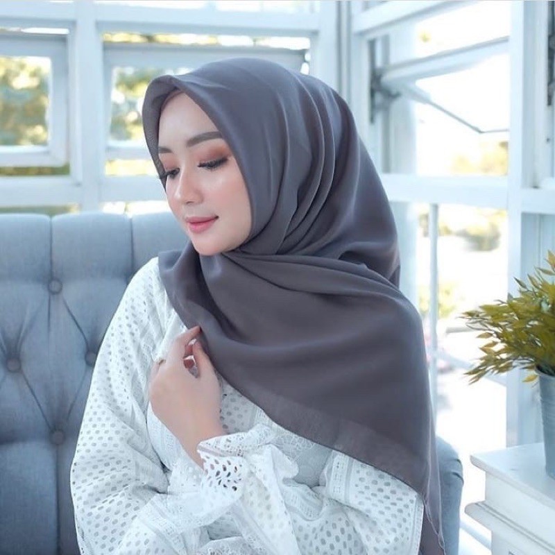 BELLA SQUARE PREMIUM/SEGI EMPAT BELLA SQUARE/SEGI EMPAT POLOS/HIJAB/SEGI EMPAT/Hijab Segi Empat Polo