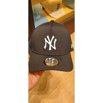 Topi Baseball hitam New Era adjustable Limited edition