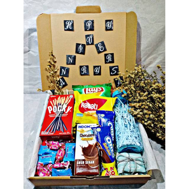 

READY GIFT BOX| SNAKCK BOX [ BIRTHDAY, ANNIVERSARY & GRADUATION ]