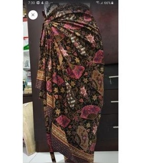 Lyne Halim rok batik