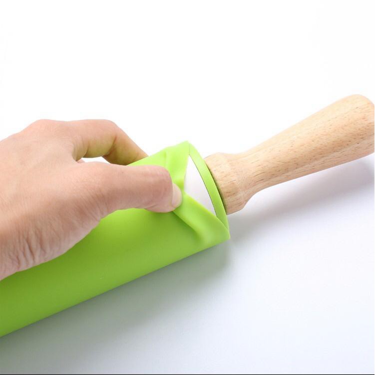 Rolling Pin Silikon Penggiling Adonan Pegangan Kayu Anti Lengket / Rolling Pin Food Grade / BPA Free