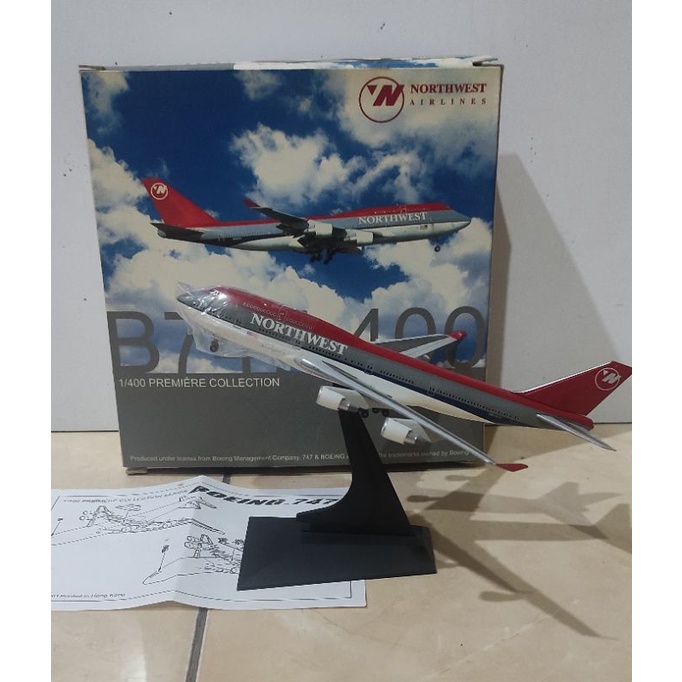 miniatur pesawat B747-400