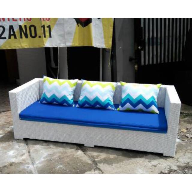 SOFA PANJANG 3 DUDUKAN ROTAN SINTETIS