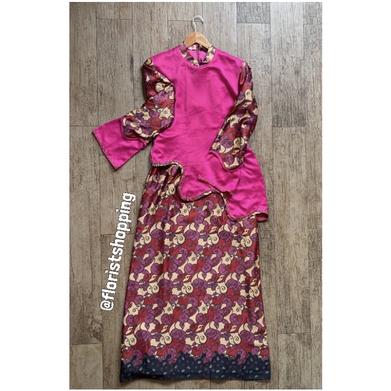 Gamis Merah Fanta Batik Mewah