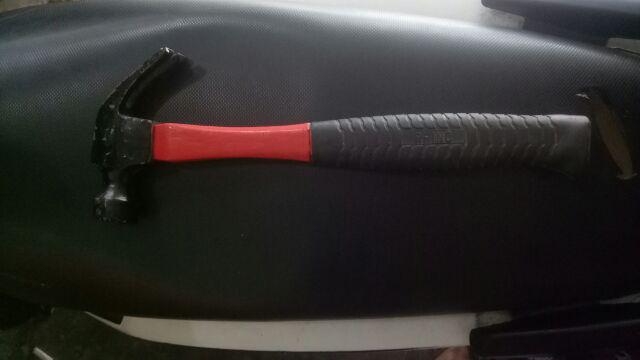 Martil / Palu / Hammer Tanduk Kambing Gagang Fiberglass 16oz Bergerigi