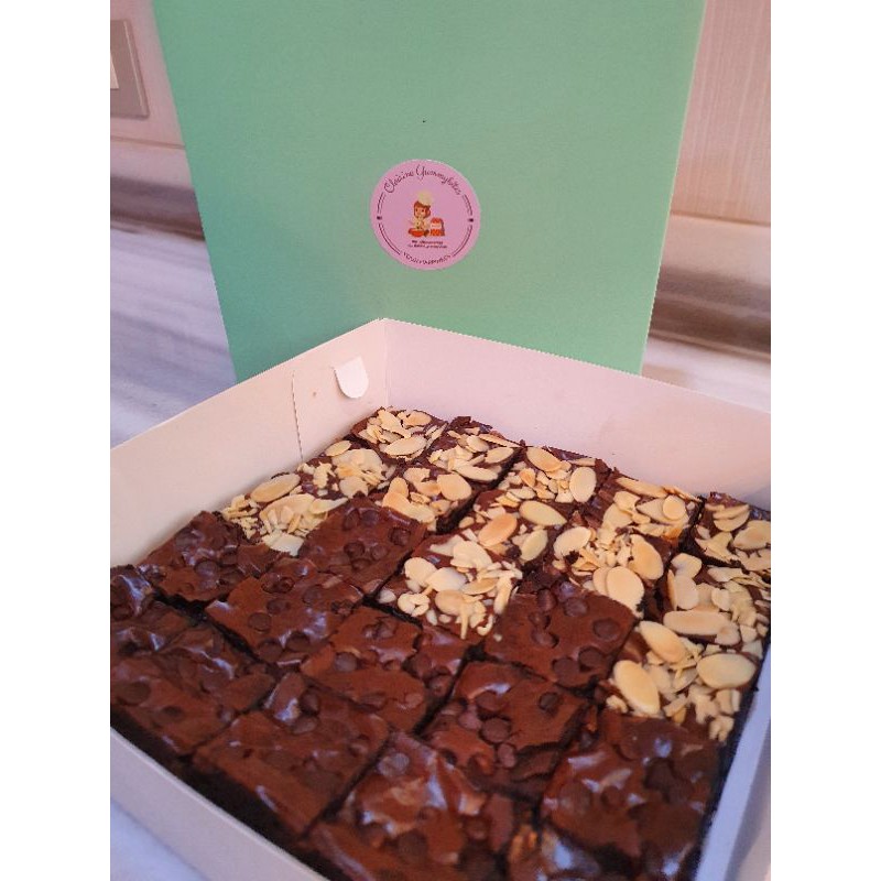 

Brownies Choco Almond | Hampers Lebaran | Kue Bday