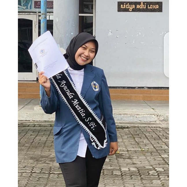 Selempang Wisuda Bludru Renda