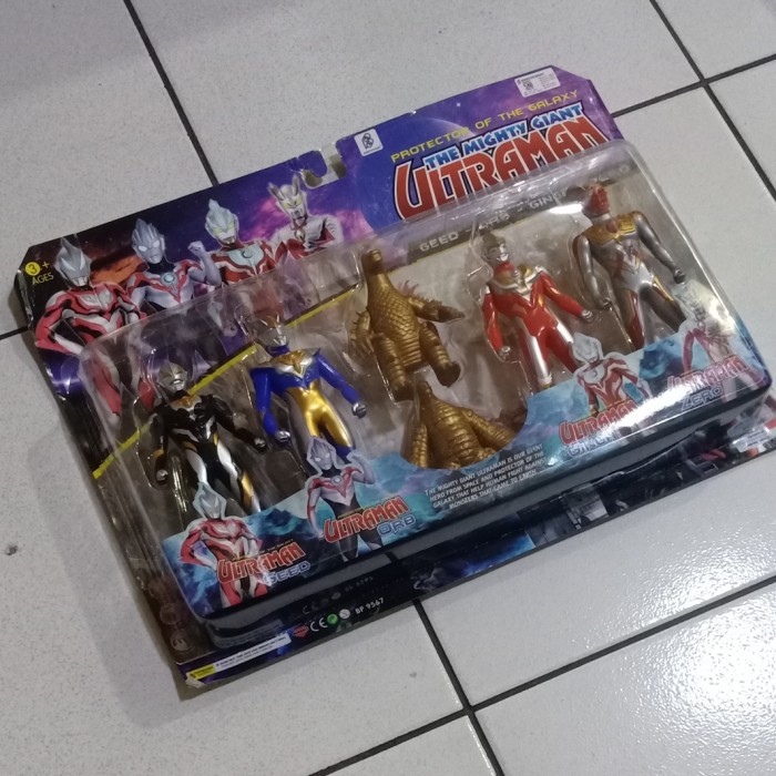 Mainan The Mighty Giant Ultraman 9567