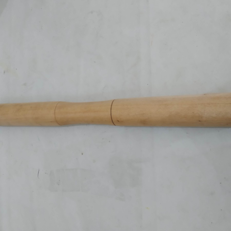 Alu tumbukan alu kayu panjang untuk lesung lumpang