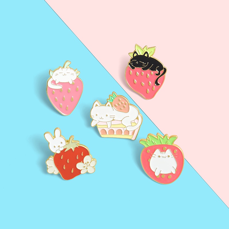 Bros Pin Enamel Desain Kartun Kucing / Kelinci / Kue / Strawberry Untuk Anak