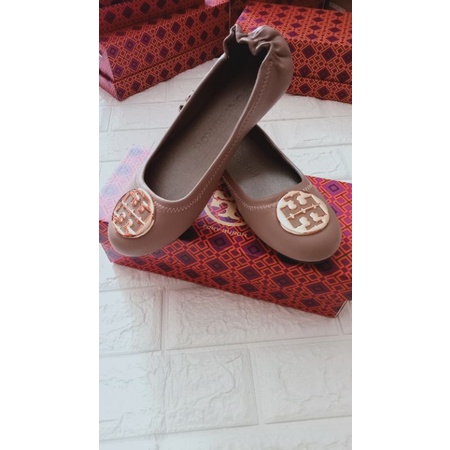 Flat Shoes TB Murah Logo Gold Kode 2208-1(Wajib Upsize!!)