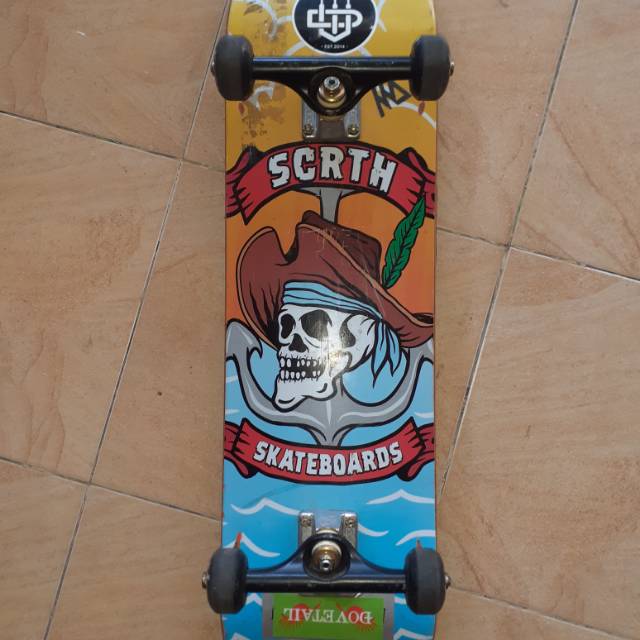 Skateboard fullset. Deck scratch