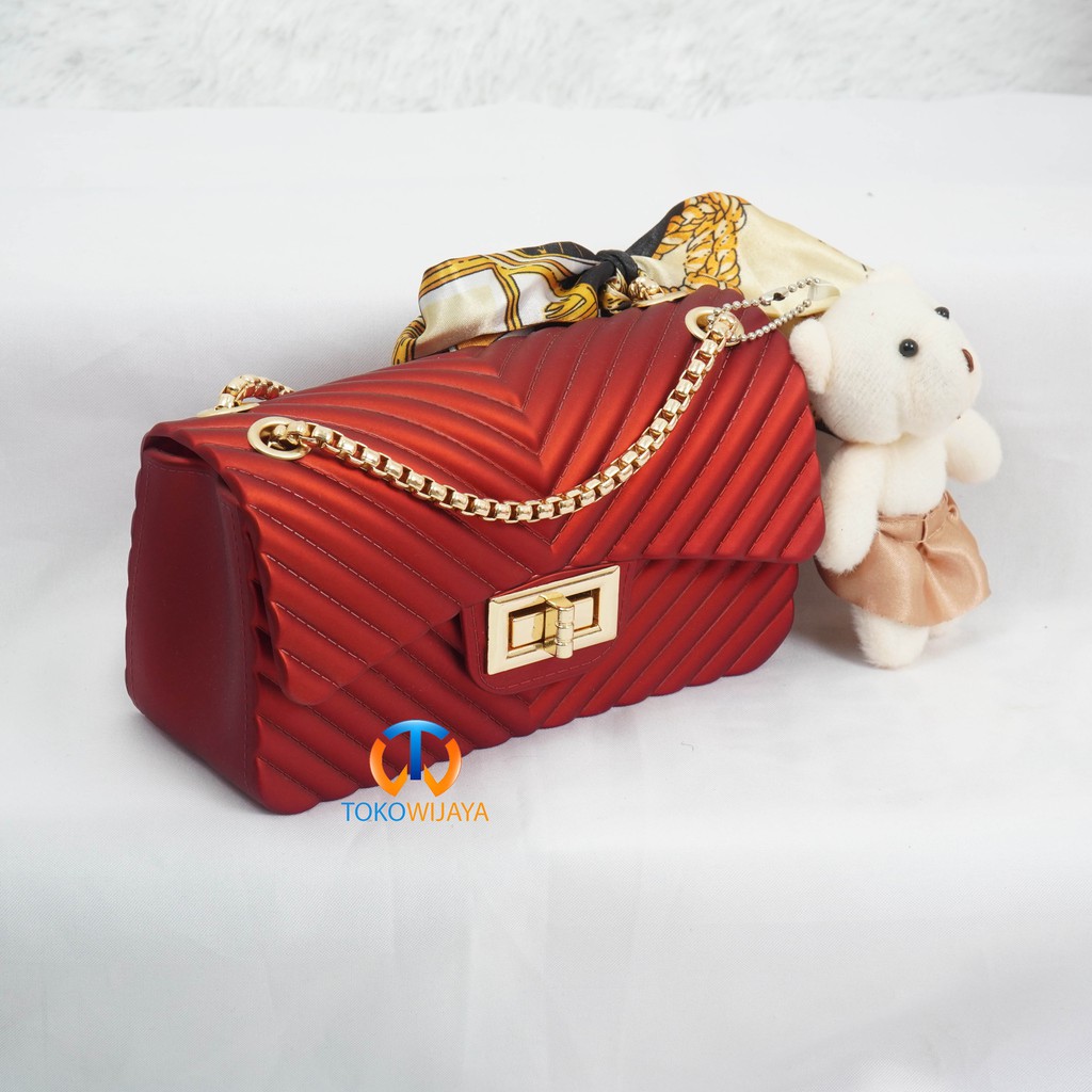 Tas Jelly Matte Salur Size 18 Cm Rantai Gold (Gratis Boneka &amp; Syal)