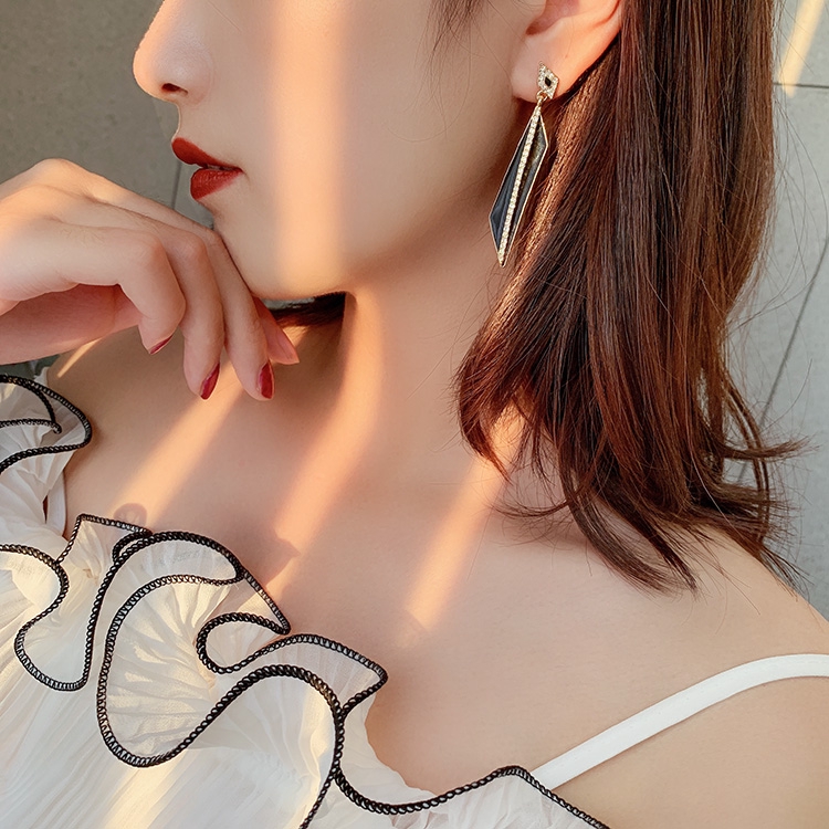 COD Hotel Deluna Anting S925 Silver Korea Geometry Black Irregular Earrings