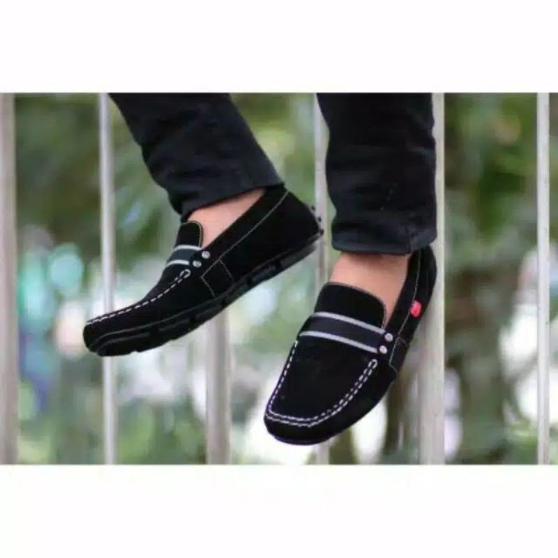 sepatu slip on pria