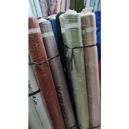 BAHAN ~~ROBERTO /KAIN SILKY /CAVALI (harga persetengah meter)