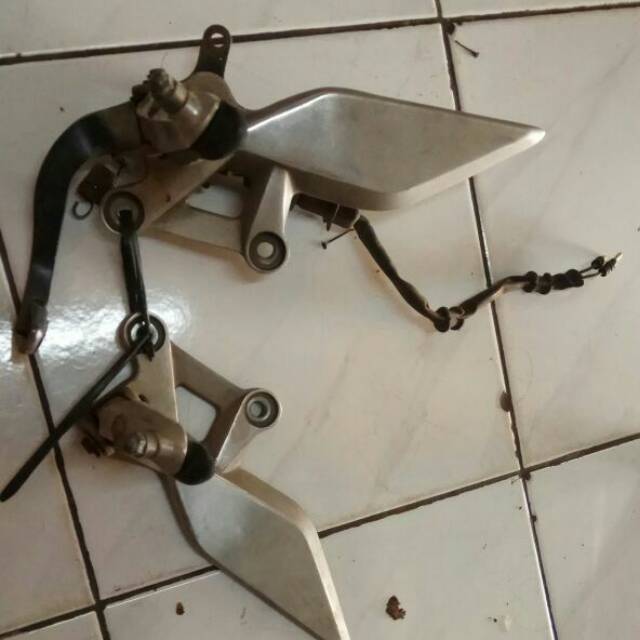 Step Postep Footstep Pijakan Kaki Depan OLD CB150R OCB CB 150R 150 R CB150 Lama K15 Ori Copotan K 15