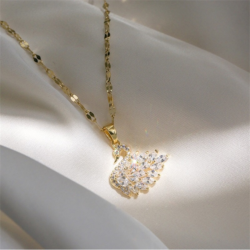 Kalung Lapis Emas 18K Bahan titanium Desain Angsa luminous Untuk Wanita