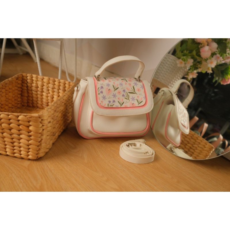 Tiara Slingbag by tas.una