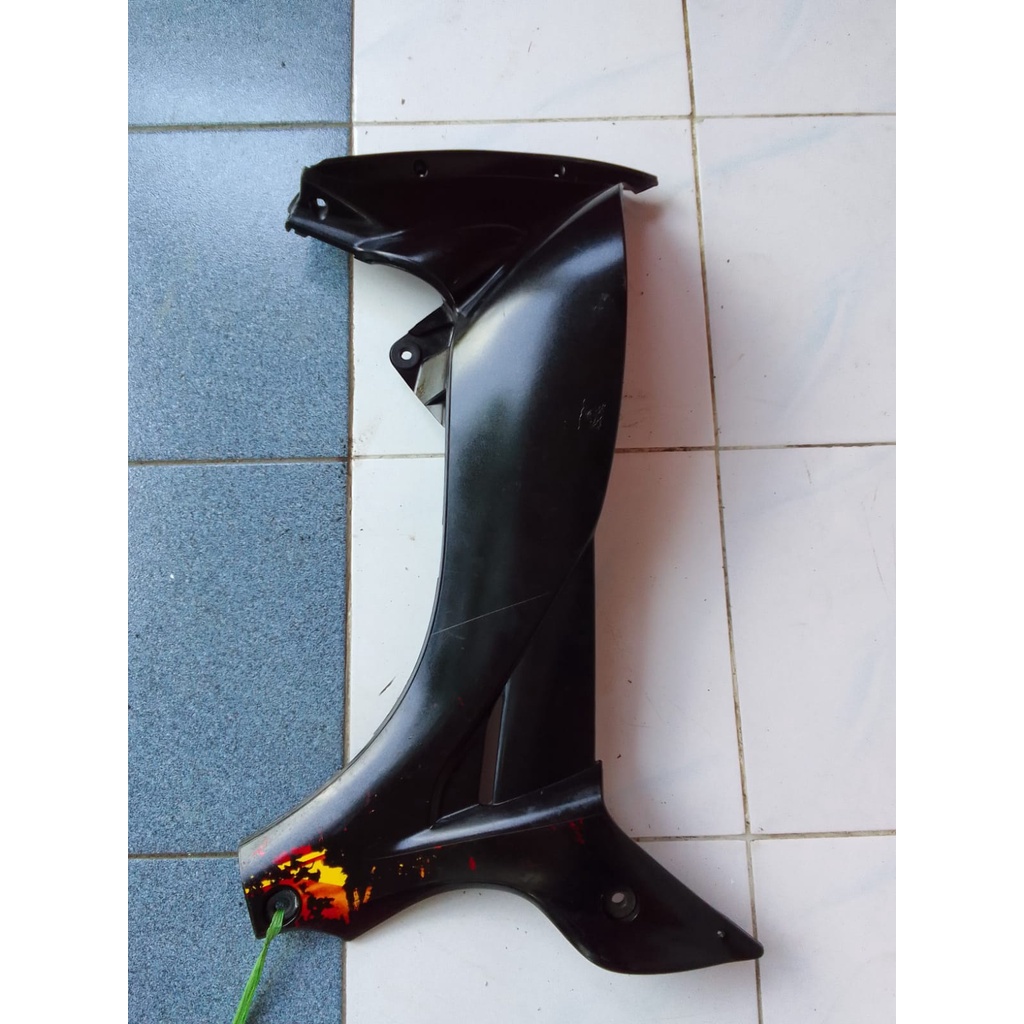 ORIGINAL Legshield Sayap Dalam Kanan Yamaha Jupiter Z 2006 Hitam