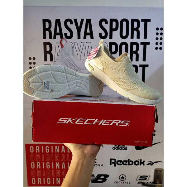 Skechers ARCH FIT REFINE - SHOWCASEKode Art 104276/NTGD