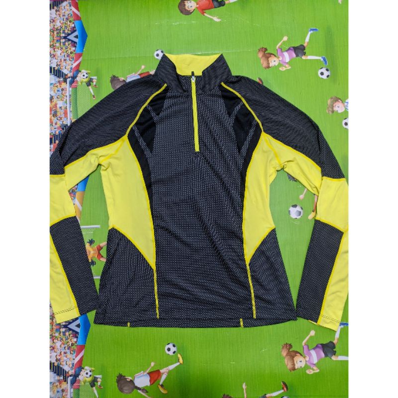 BASELAYER OUTDOOR  CENTER POLE SECOND CEPAT KERING PAKAIAN OUTDOOR BEKAS BAJU GUNUNG