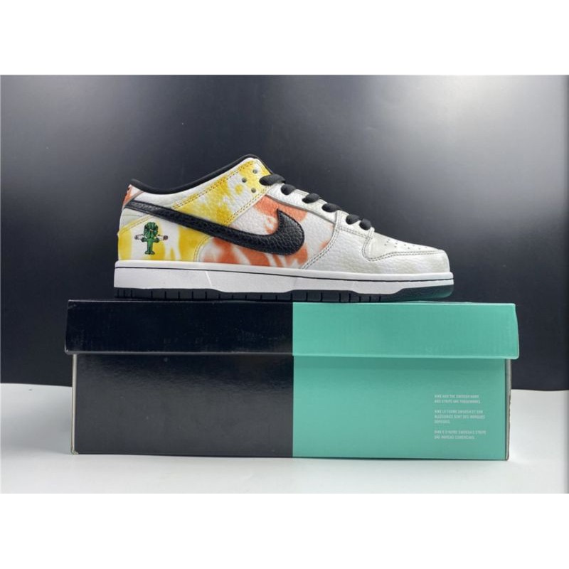 NIKE SB DUNK LOW RAYGUN WHITE