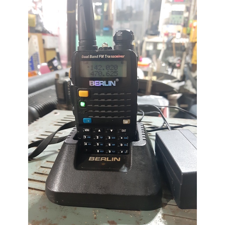 Ht Berlin UV6R Canggih ada radio FM dan Senter serta Alarm Setting manual praktis Frekuensinya Dual 