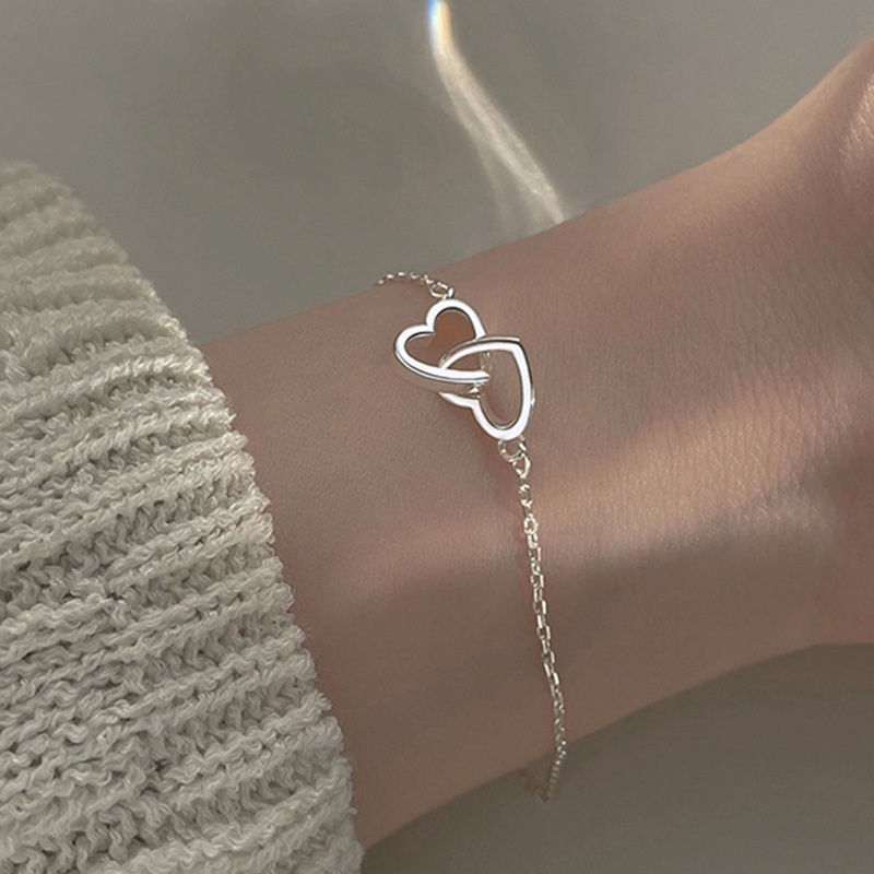 Gelang Desain Hati Ganda Interlocking Warna Silver Gaya Korea Untuk Wanita