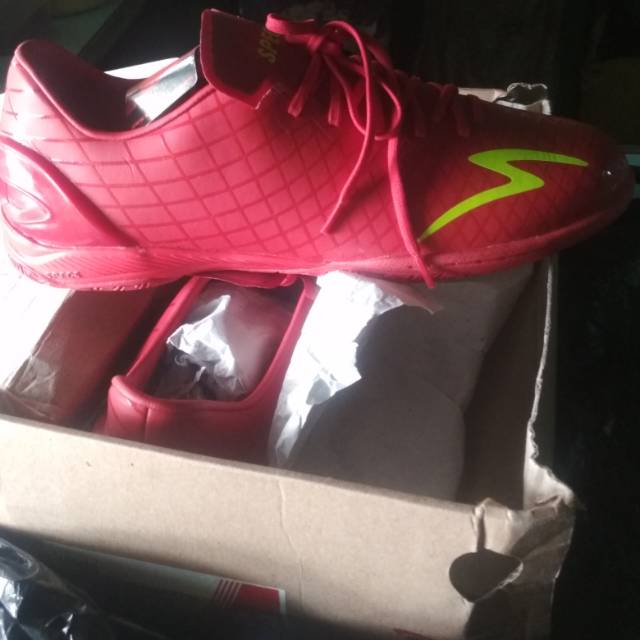 Sepatu futsal SPECS accelerator