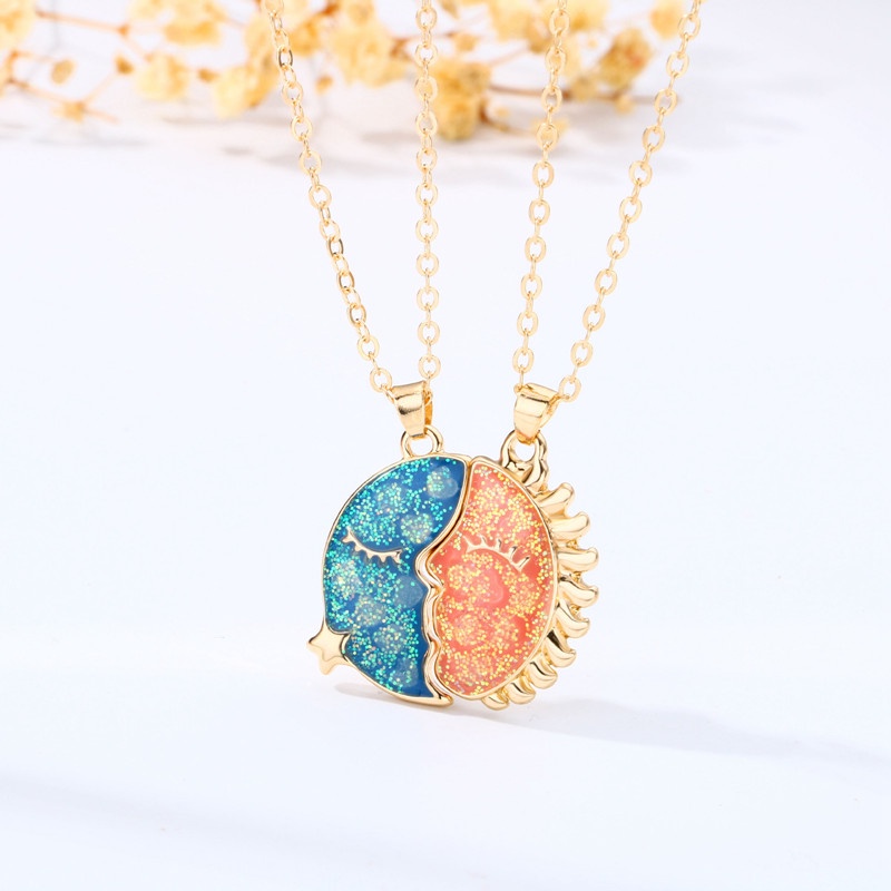 2pcs / Set Kalung Magnetik Desain Bulan Matahari Luminous Untuk Wanita