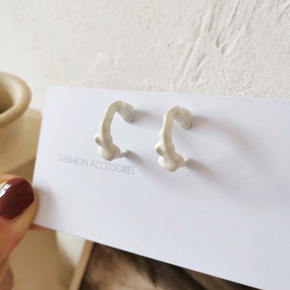 【COD Tangding】C-Shape Ear Stud Black White Color Earrings Fashion Jewelry Accessories