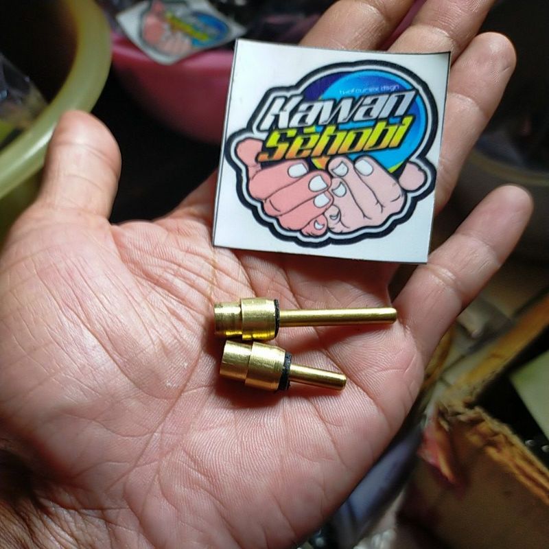 Pentil set Gejluk Kuningan