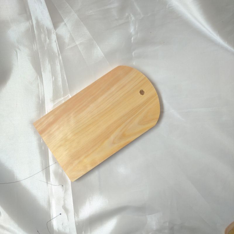 Talenan Pinus Ukuran Kecil 22x12.5 cm Model Gunungan