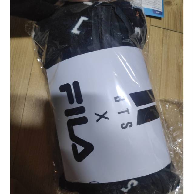 Blanket fila X BTS SPEAK YOURSELF CONCERT