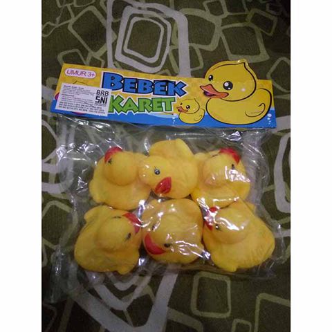 mainan bebek karet / pencet / bebek mandi