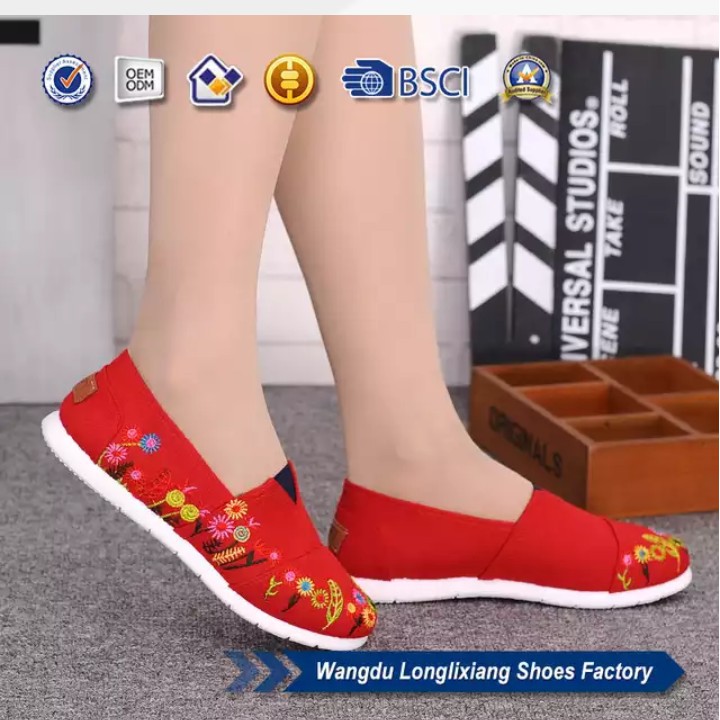 HD SEPATU WANITA SLIP ON WAKKAI FLOWERS BEST SELLER MURAH - BIRU MERAH DAN KREM