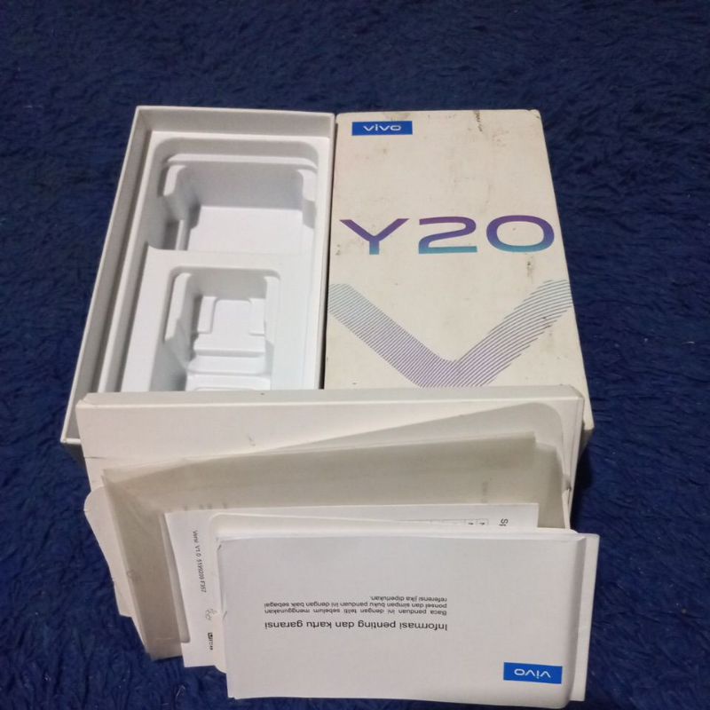 kotak HP atau dus box Vivo y20 lengkap sama buku panduan ori bawaan pabrik