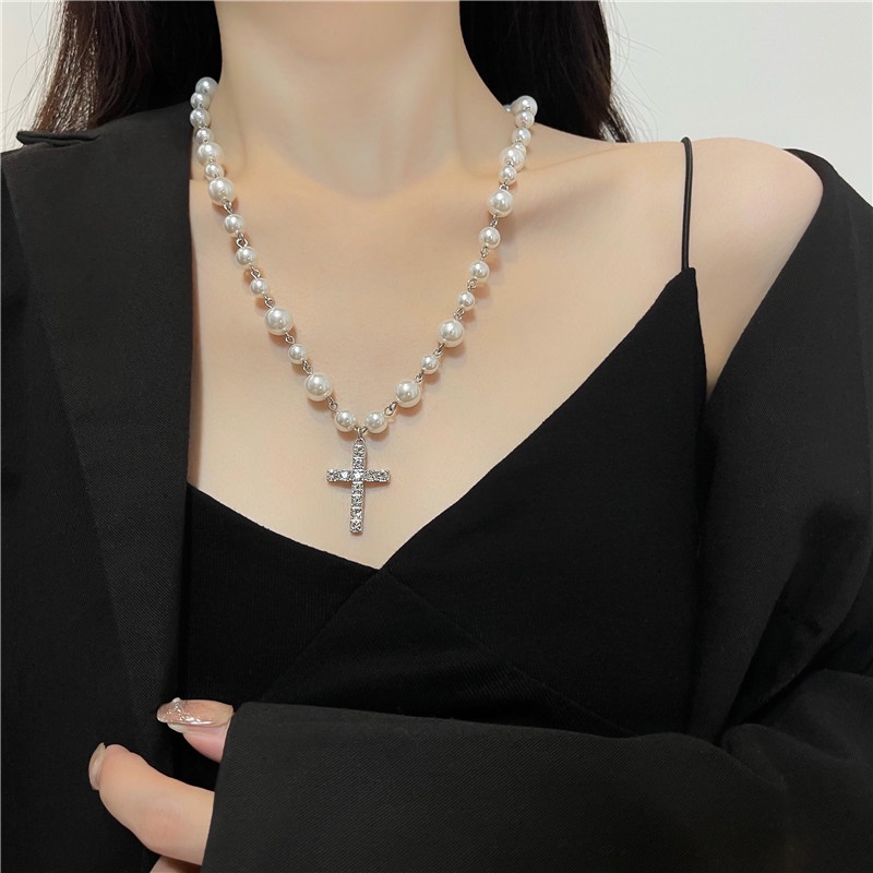 Kalung Rantai Liontin Salib Aksen Manik-Manik Mutiara Kristal Gaya Hip Hop Untuk Pria Dan Wanita