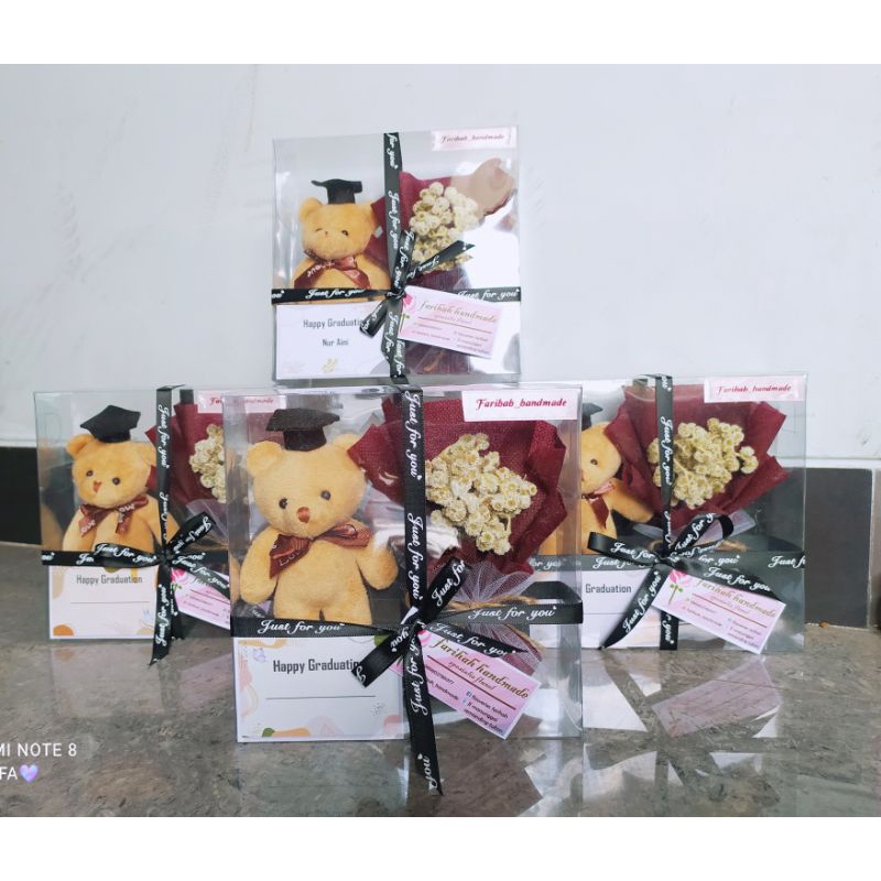 

gift box mika / hampers kado wisuda ulang tahun / boneka gantungan tas / boneka gantungan kunci / boneka buket eselweis