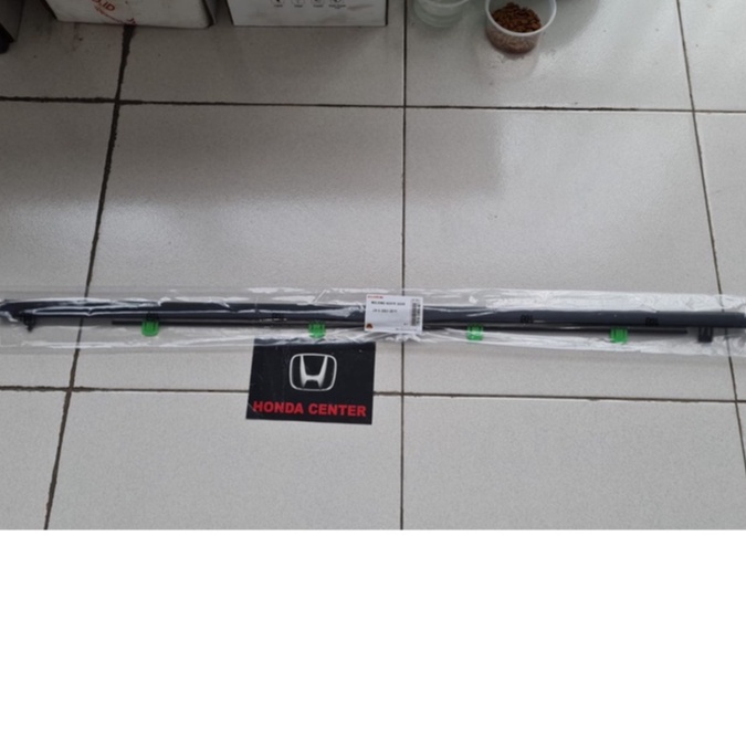 pelipit karet kaca luar weather strip luar honda crv re gen3 2007 2008 2009 2010 2011 72950-SWA-A01 belakang kiri