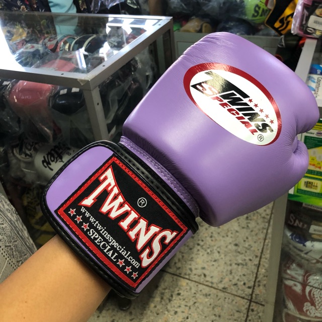 TWINS SPECIAL MUAYTHAI GLOVES