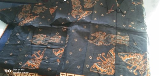 Kemeja Batik Pria Lengan Pendek Motif Kupu Awan