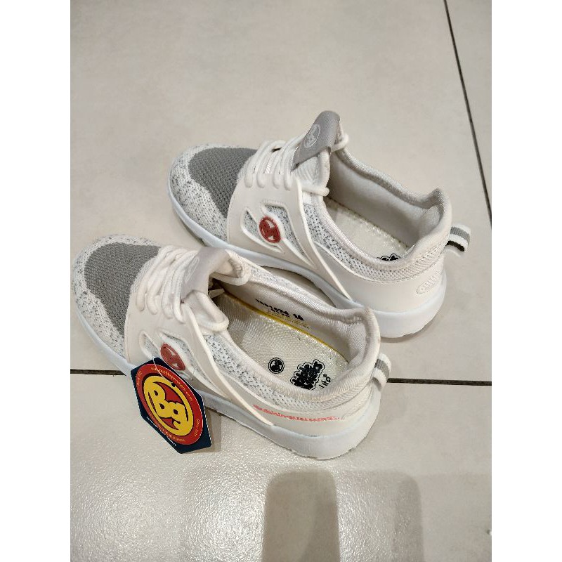Sepatu dan sandal Bata