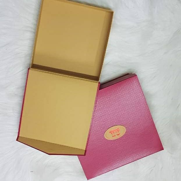 box merah 25x25x5.5cm