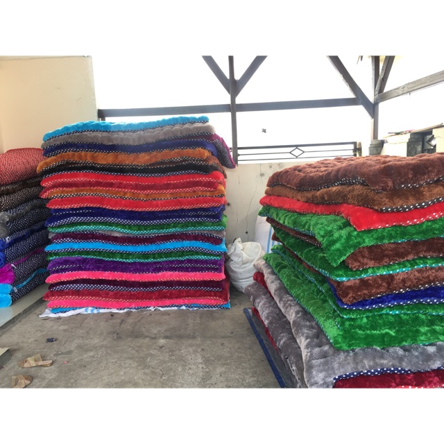 Surpet bulu size 180x140 free bantal 2
