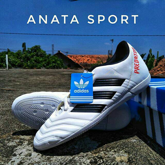 Sepatu futsal adidas predator putih