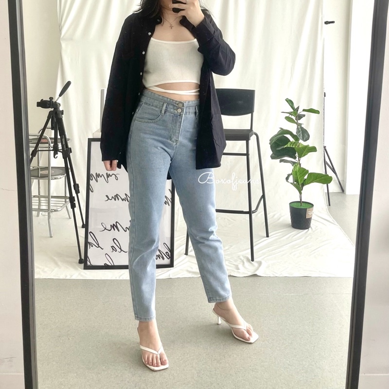 Boxofjeans - KEI Button Boyfriend Jeans - LIGHT BLUE