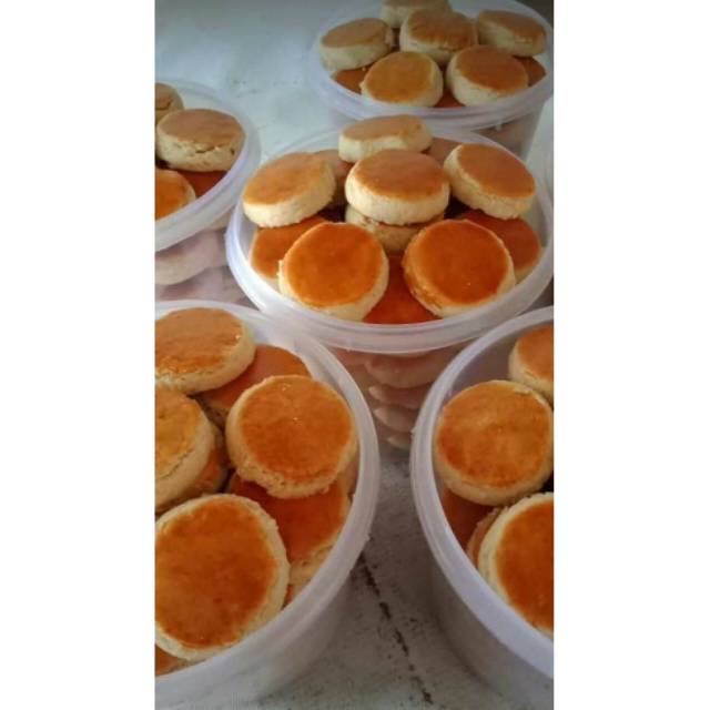 

KUE KACANG FRESH FROM OVEN