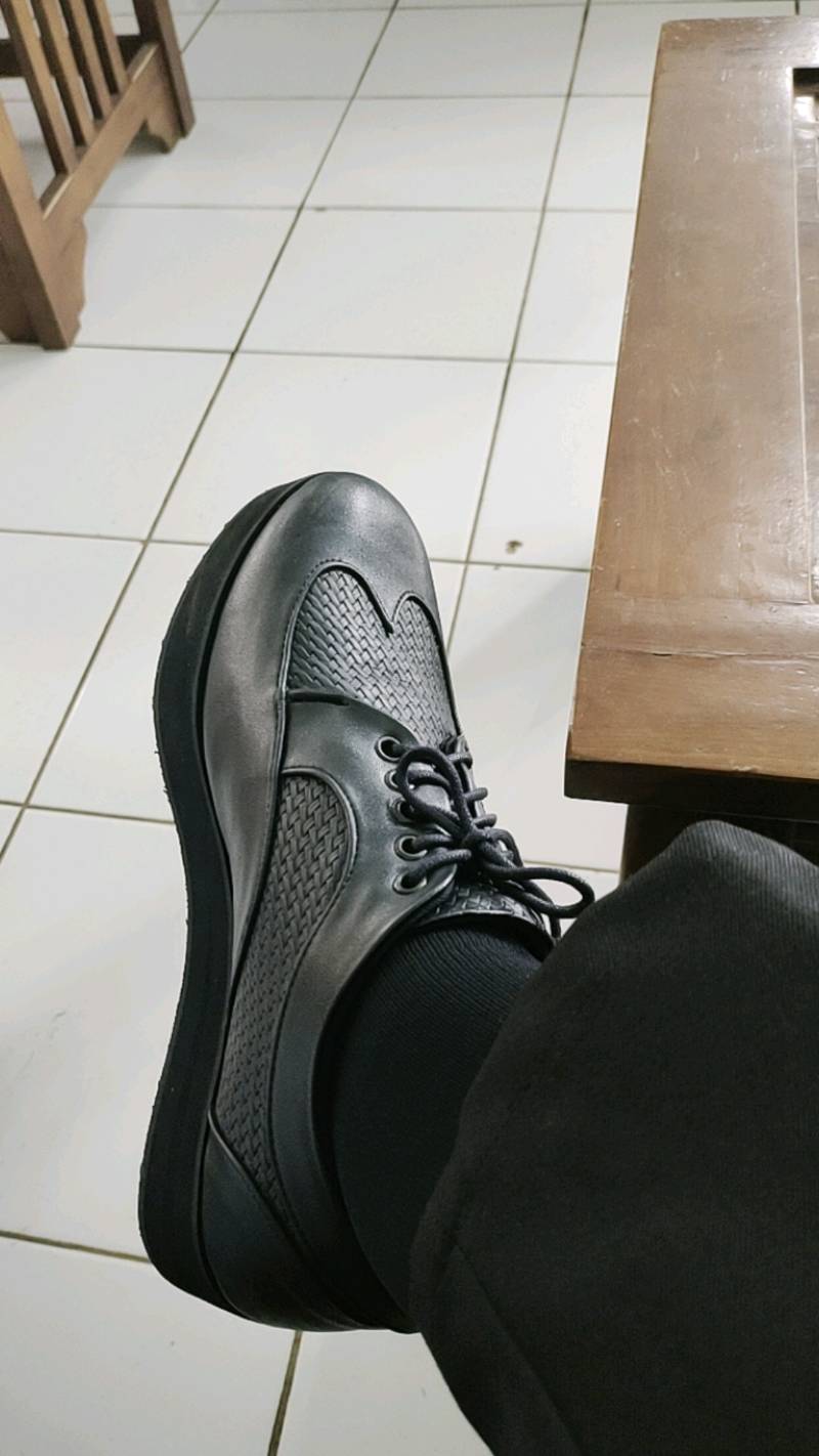 Elmwood Platform Black